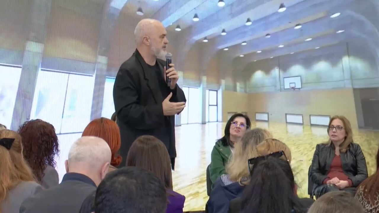 Takimi me mësuesit në Tiranë, Rama: Po aq të rëndësishëm sa ushtria, janë një trupë që duhet ngritur në piedestal