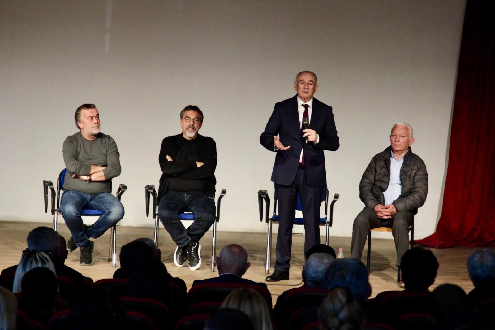 Takimi në Finiq, Çuçi prezanton Vasil Llajon: Qytetar i mirë nga radhët e minoritetit grek, meriton mbështetjen në 11 maj!