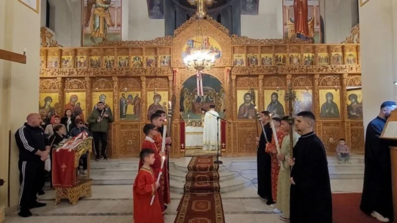 Të krishterët festojnë Pashkët! Besimtarët kremtuan ringjalljen e Krishtit në kishat e Shqipërisë