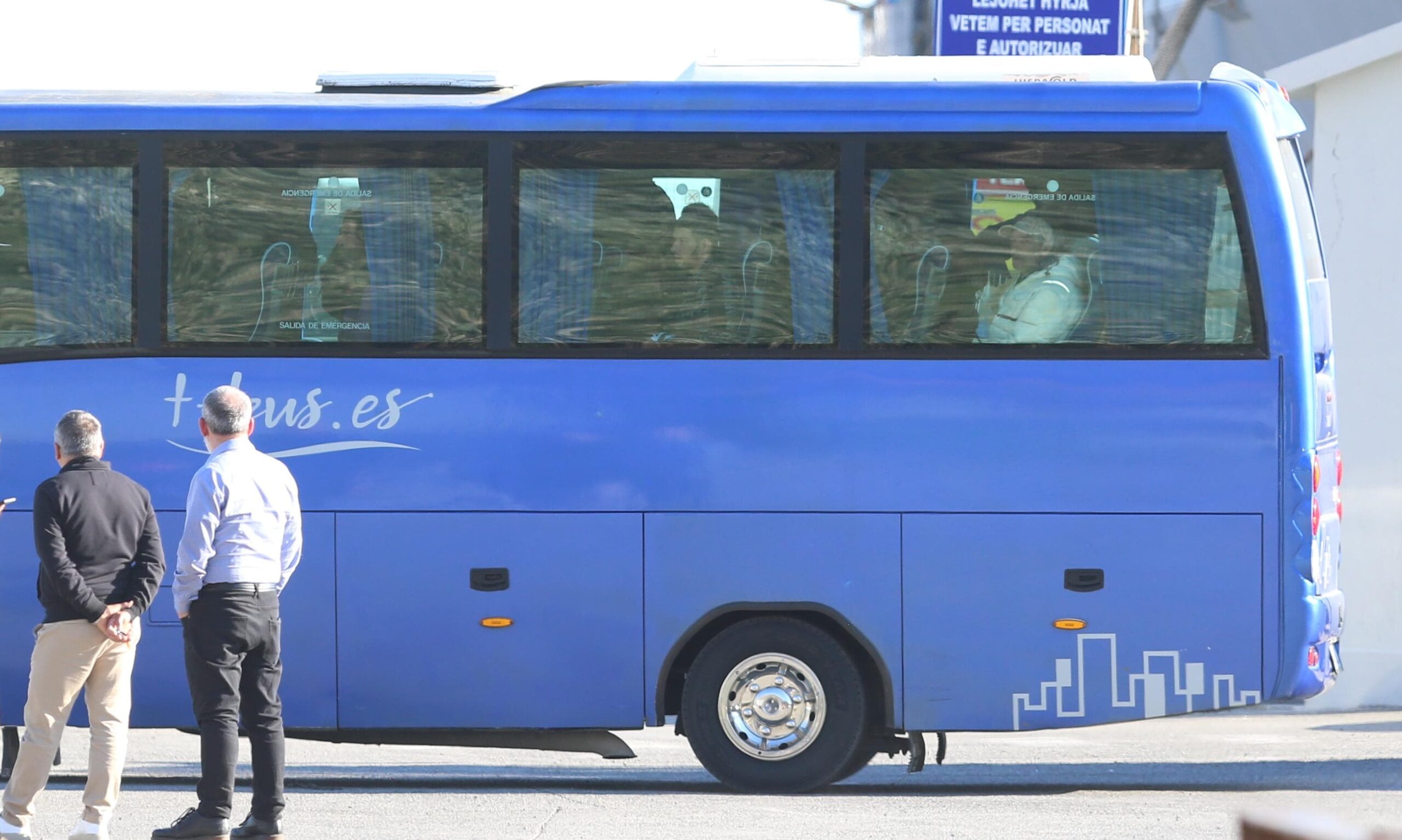 “Të rrezikshëm për shoqërinë”/ Media italiane: 60% e emigrantëve që u transferuan në Gjadër janë të dënuar për vrasje, drogë…