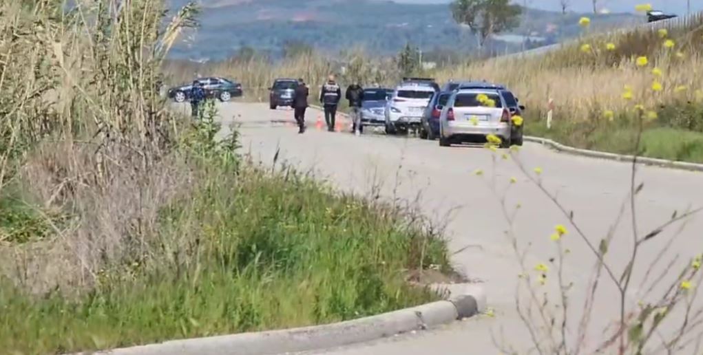 Të shtënat me armë zjarri në Fier, zbulohet shkaku! Çfarë ndodhi një muaj më parë mes të rinjve?