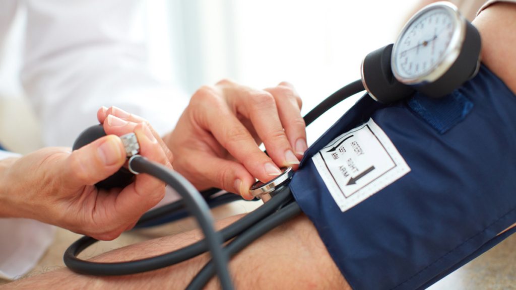 Tensioni i lartë, ja faktorët emocionalë dhe psikologjikë që nxisin rritjen