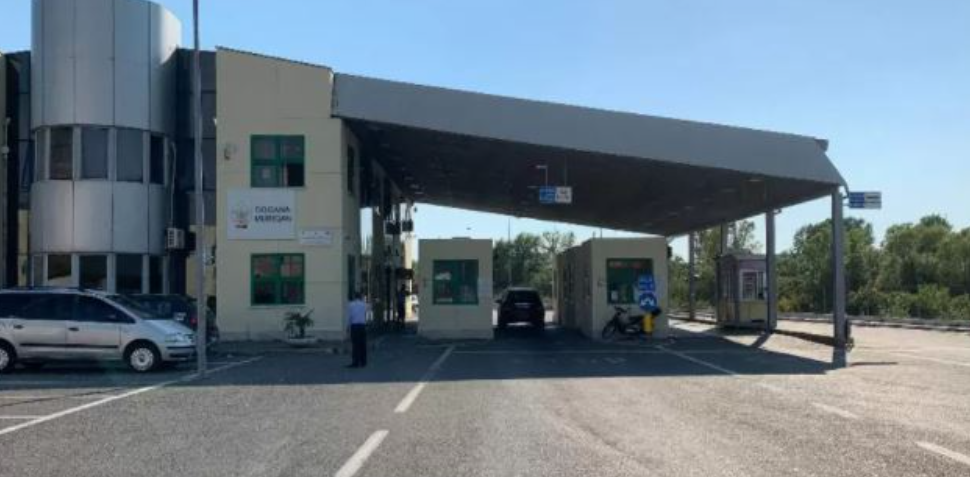 Tentoi të kalonte kufirin në Muriqan, policia vë në pranga 41 vjeçarin të shpallur në kërkim për vjedhje