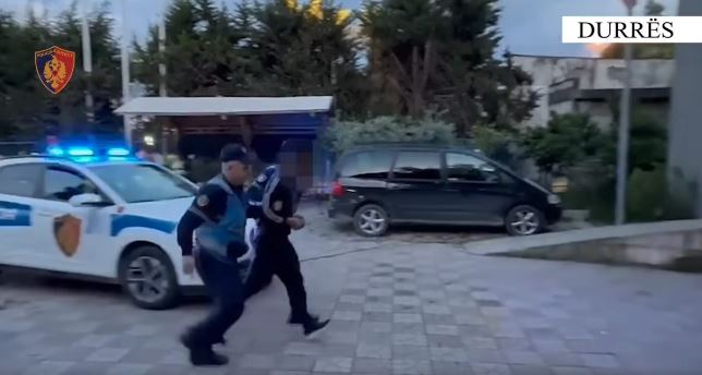 Tentoi të vidhte me dhunë 3 shtetase italiane, arrestohet 18 vjeçari në Durrës