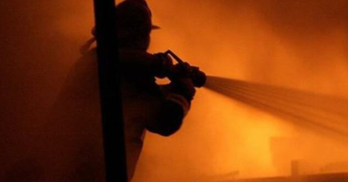 Tepelenë, digjet një lokal në fshatin Dhëmblan