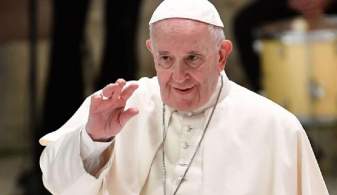 Testamenti i Papa Franceskut: Varri duhet të jetë në tokë. I thjeshtë, pa dekorim të veçantë dhe me mbishkrimin e vetëm, “Franciscus”