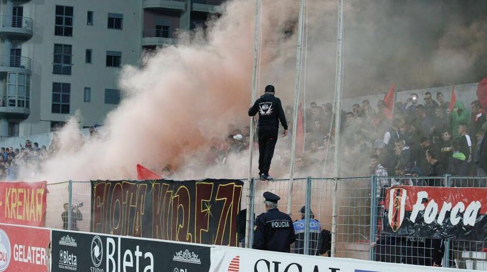 Tifozeria e Flamurtarit reagon: “Provokime të vazhdueshme nga lojtarët dhe trajneri i Besës, në Vlorë mikëpritja nuk ka munguar kurrë”