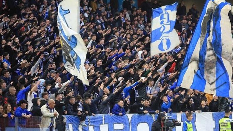 Tifozët e Tiranës revoltë në ‘Arenën Kombëtare’, bllokojnë skuadrën brenda dhomave të zhveshjes! Ndërhyn policia