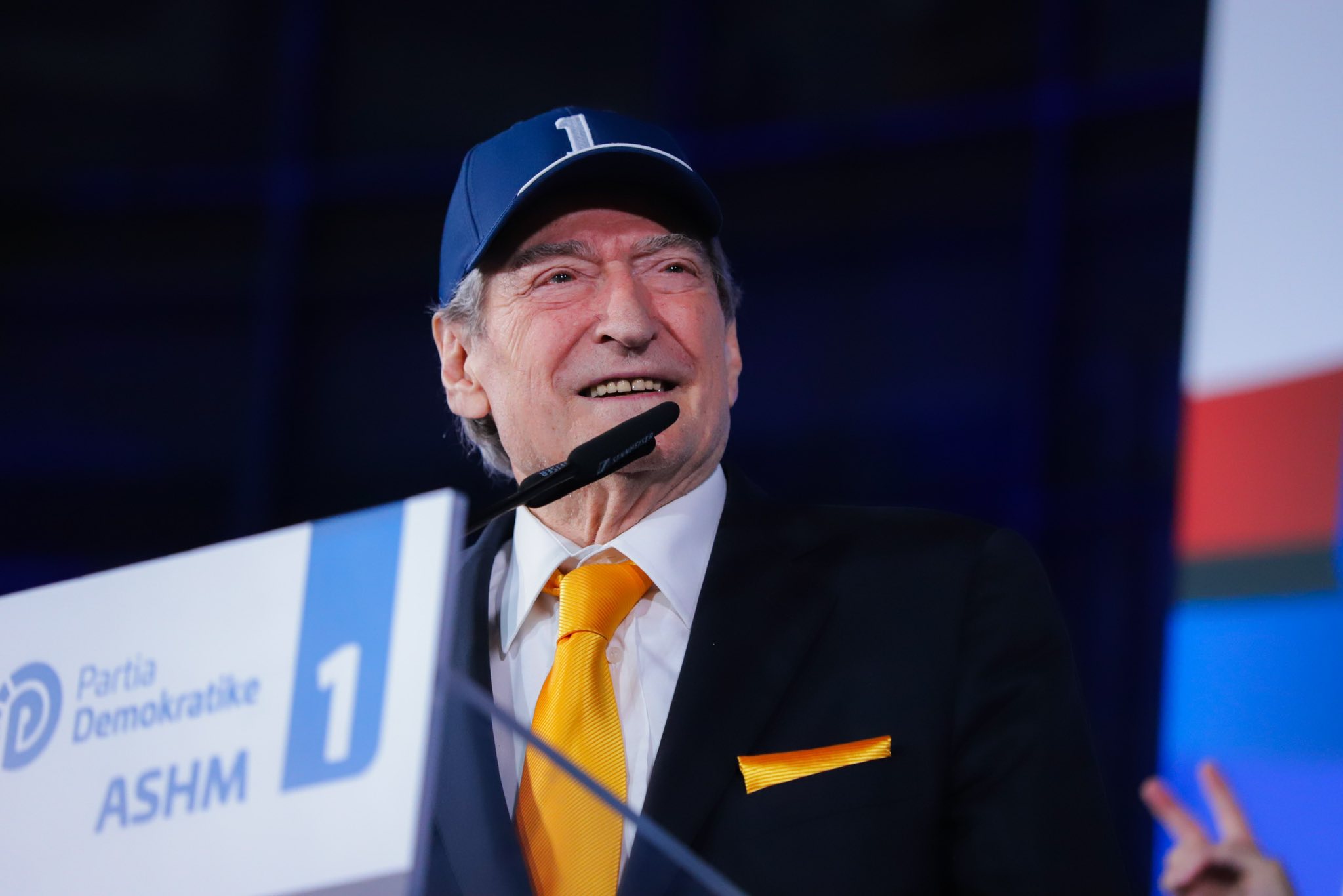 Topalli poston videon ku Berisha thotë: Diaspora shqiptare është në këmbë