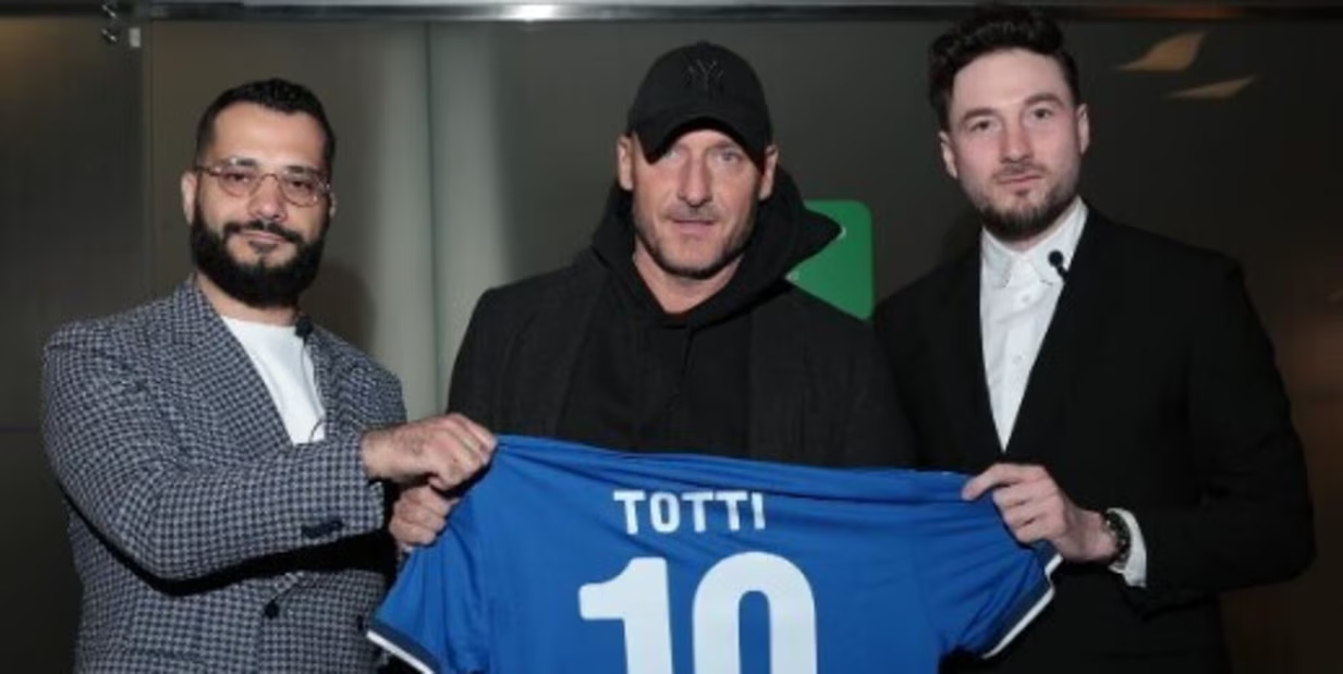 Totti “thyen embargon” botërore, zbarkon në Rusi. Iu përgigjet ashpër kritikëve për këtë vizitë