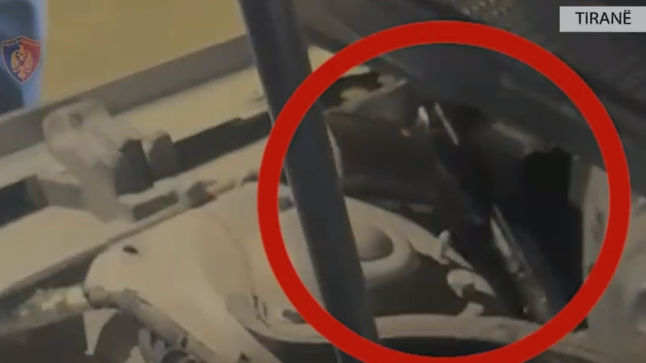 Trafikuan pistoleta me vlerë 10 mijë euro me qëllim shitjen, pranga dy shtetasve kosovarë