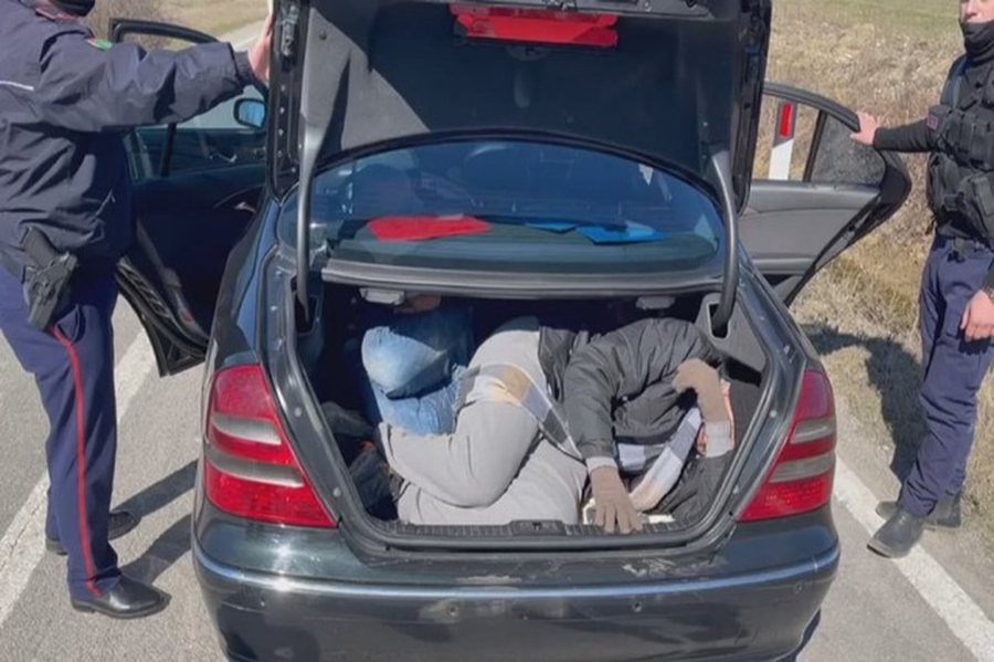 Trafikuan qindra persona nga Shqipëria në BE, zbulohet skema e sofistikuar. Në gjykim 27 persona