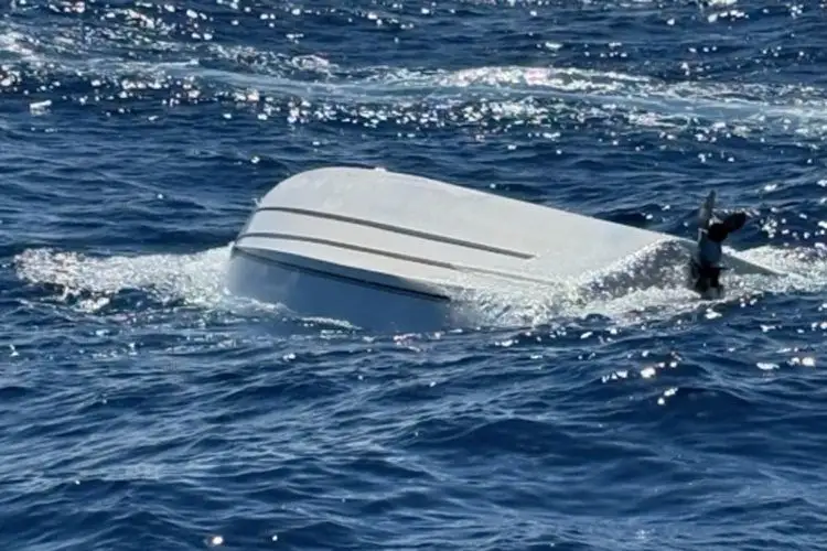 Tragjedi në det: Një viktimë dhe pesë të zhdukur pas përmbysjes së një varke