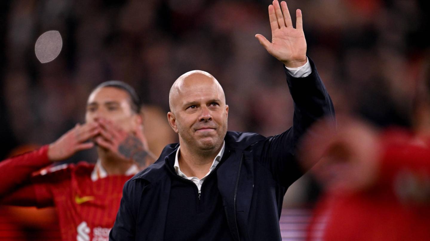 Trajneri Slot “fërkon duart”, Liverpool rikuperon dy lojtarë para derbit me Everton
