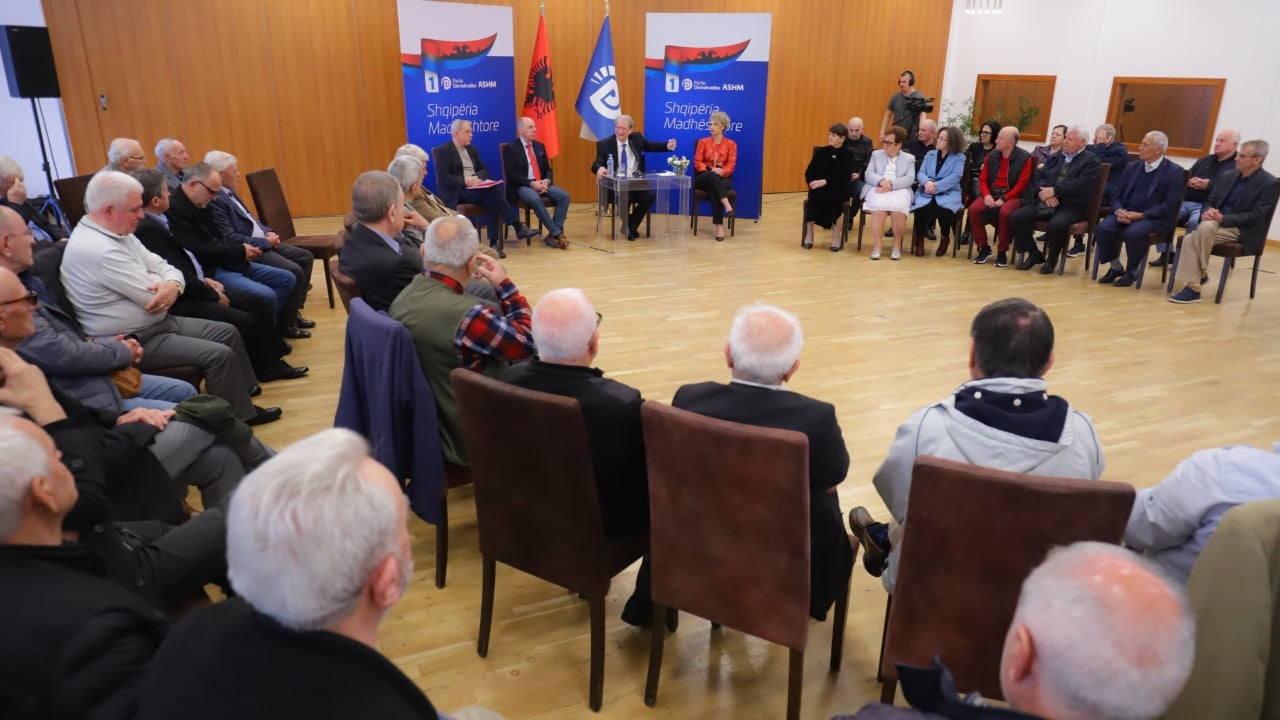 “Tre muajt e parë do vendosim minimumin jetik 200 euro”, Berisha: Çdo pension mbi 200 euro do rritet me 20 %