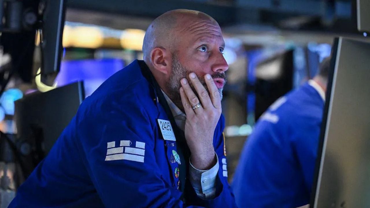 Tregjet amerikane vazhdojnë ‘të zhyten’, ndërsa Trump vijon zënkën me kryetarin e Rezervës Federale