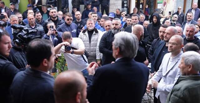 Tregtarët ankohen për shpopullimin/ Berisha: Do ta ndryshojmë këtë realitet, do nxisim prodhimin dhe punësimin!