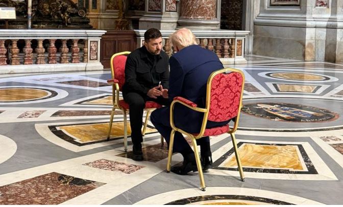 Trump dhe Zelensky në Bazilikën e Shën Pjetrit, u bashkohet edhe presidenti Macron