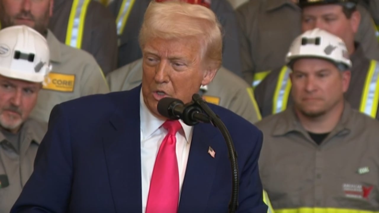 Trump nënshkron urdhrin për qymyrin: Po rikthejmë industrinë që ishte braktisur