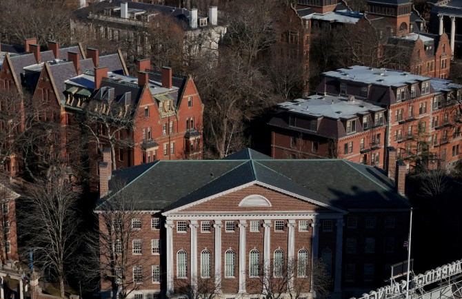 Trump ngrin fondet e universitetit të Harvard-it