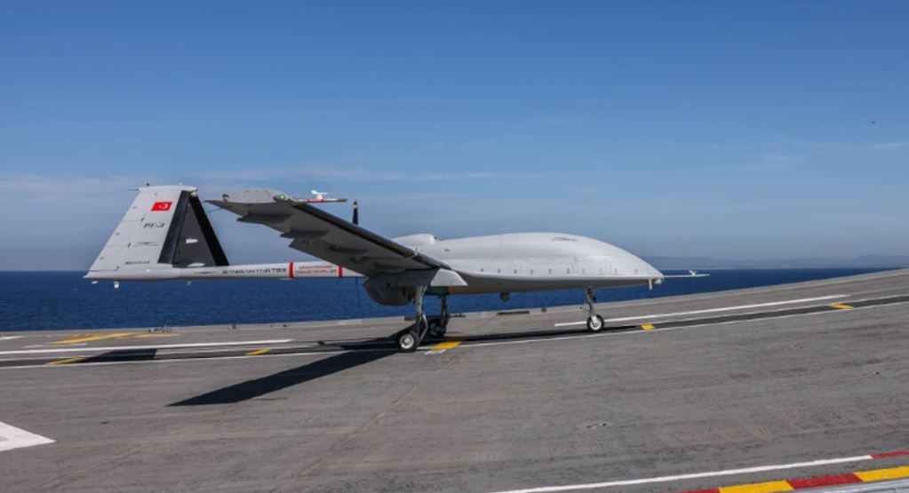 Turqia teston “Bayraktar TB3”, droni i parë i armatosur ngrihet nga luftëanija me ndihmën e AI