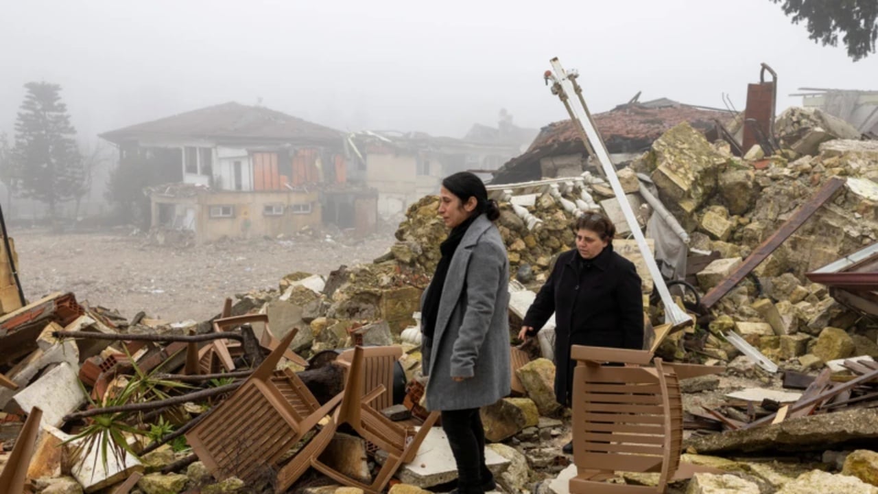 U hodhën nga lartësitë/ 151 të plagosur nga tërmeti në Turqi, shkollat në Stamboll mbyllen për dy ditë