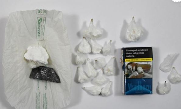 U kap duke shpërndarë kokainë, bie në prangat e policisë 28-vjeçari në Itali