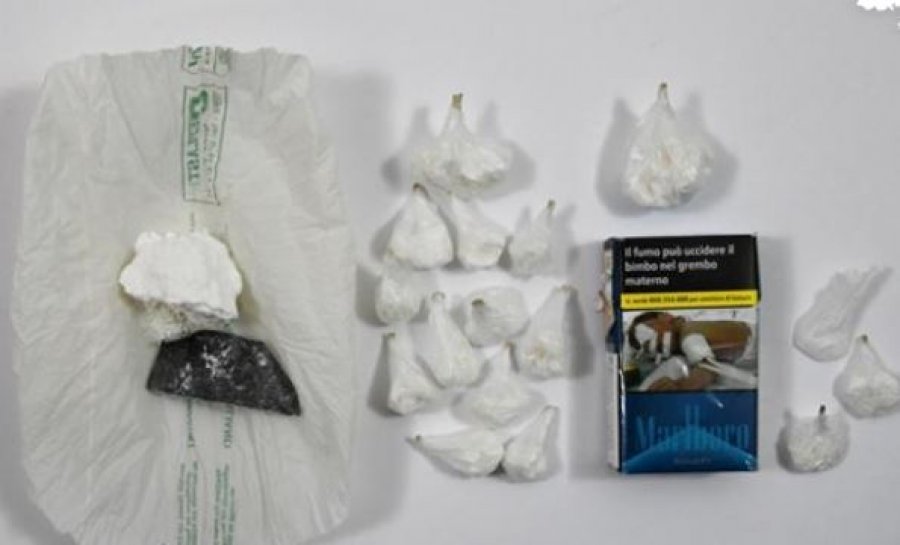 U kap duke shpërndarë kokainë, përfundon në pranga 28-vjeçari shqiptar në Itali