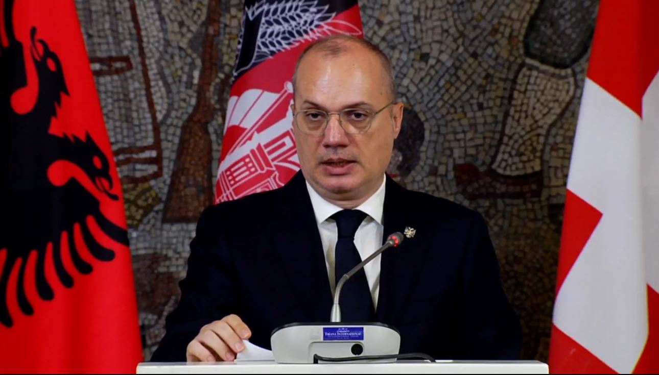 U përplas nga një makinë në vijat e bardha, Igli Hasani tregon si është gjendja shëndetësore e punonjësit të Ministrisë së Jashtme