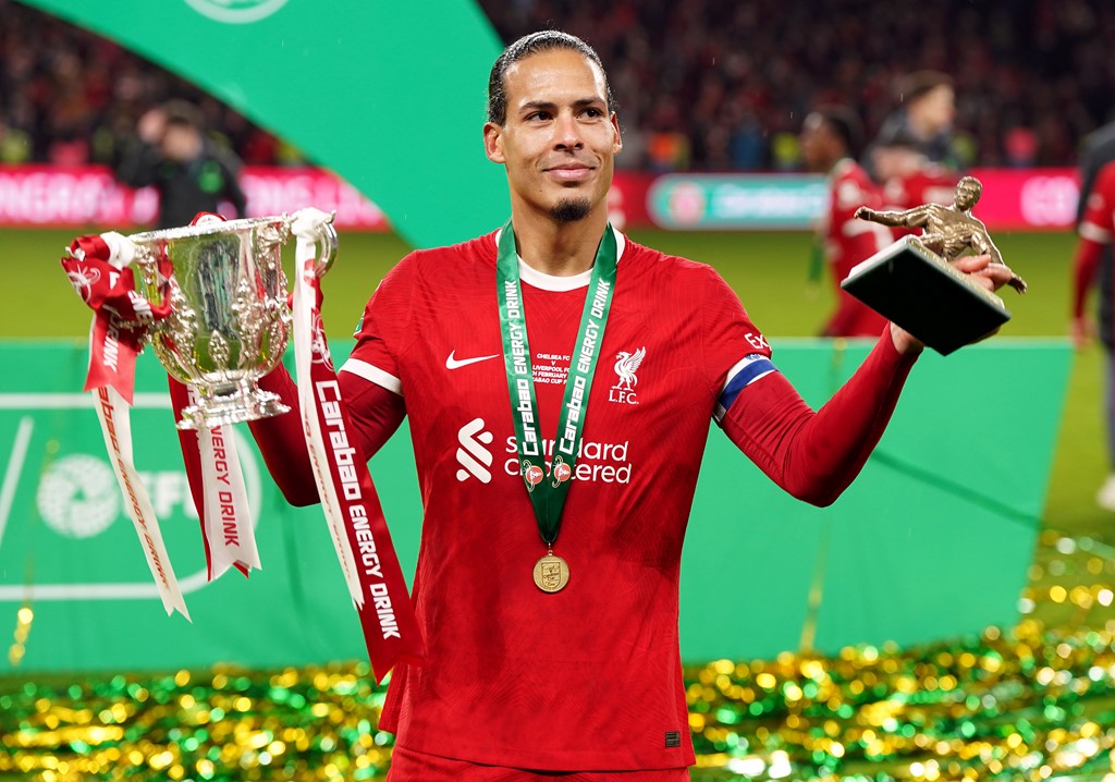 Van Dijk nuk pranon rinovimin, do transferohet tek ekipi që i prishi sezonin Liverpool-it