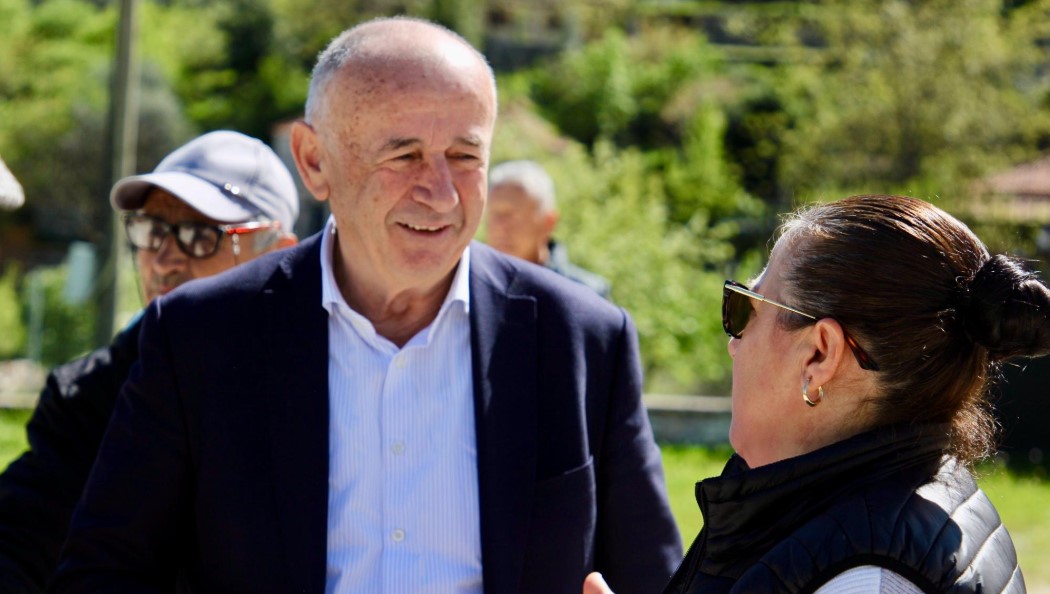 Vasil Llajo rikthehet në Janjar, aty ku dekada më parë nisi rrugëtimin e tij si mjek i ri