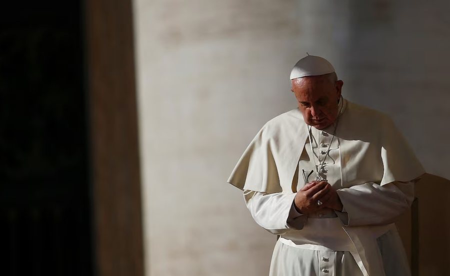 Vdekja e Papa Françeskut, nga kongregacioni në funeral dhe Konklava, çfarë ndodh tani?
