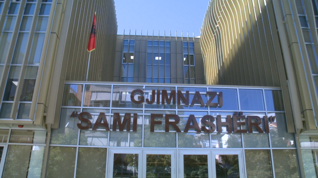 Vendimi i ri i qeverisë për oficerët e sigurisë në shkolla e gjimnaze: 1 punonjës për 700 nxënës!