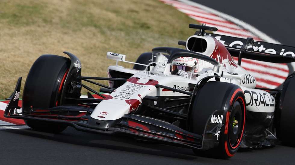 Verstappen triumfon në Japoni dhe korr suksesin e parë sezonal, McLaren kënaqet me podiumin