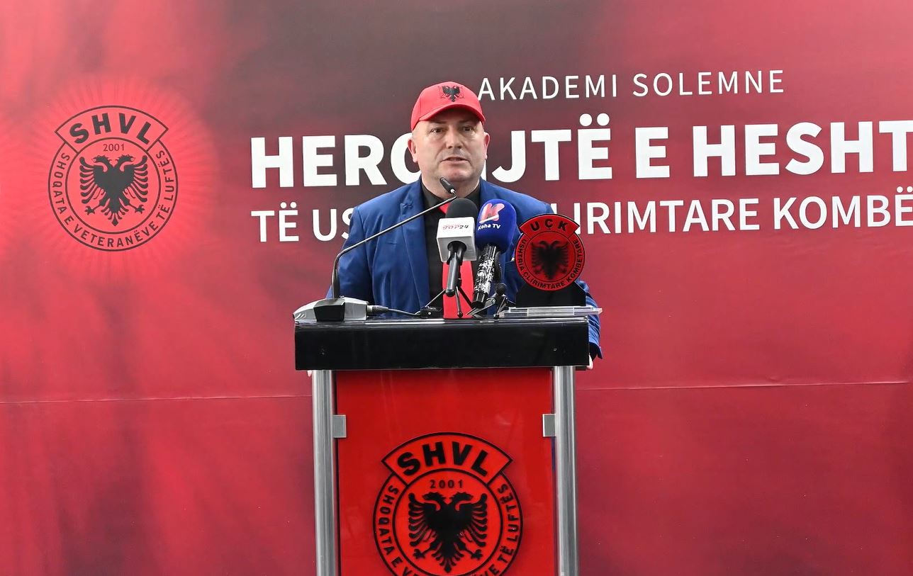 Veteranët e UÇK nderojnë Azgan Haklajn: Vlerësimi për mua është edhe për Malësinë e Gjakovës