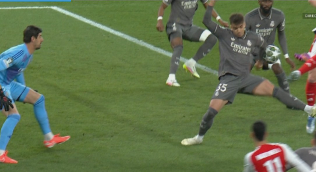 VIDEO: Arsenal pretendon për penallti! Asencio prek topin me dorë, VAR-i dhe arbitri vazhdojnë lojën