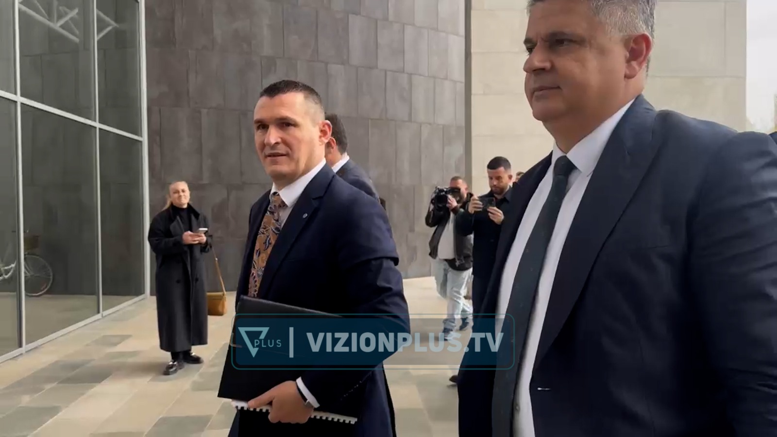 VIDEO/ Do të raportojë punën e SPAK, Altin Dumani mbërrin në KLP