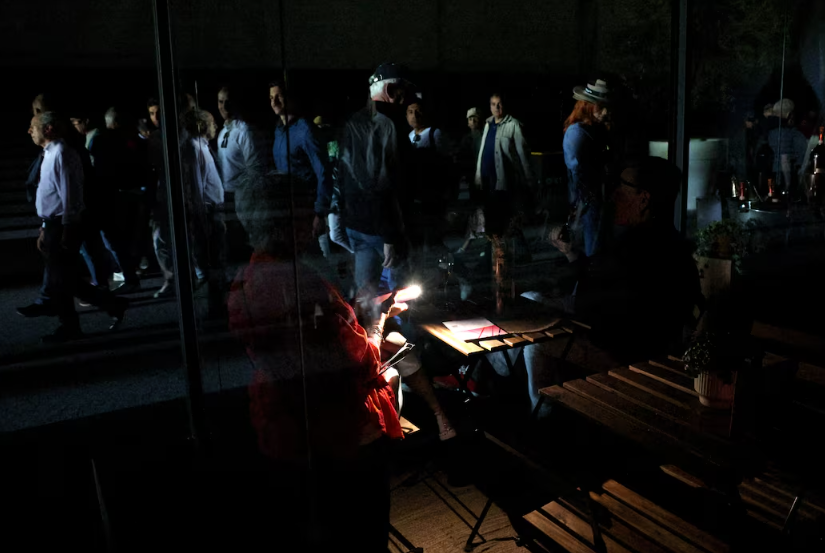 VIDEO/ Errësirë ​​në mes të ditës në Spanjë e Portugali, transporti i paralizuar, pasagjerët bllokohen në tunelet e metrosë dhe trenave