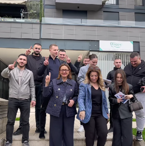 VIDEO/ Kandidatja Dhurata Çupi takime me qytetarët në Tiranë: Fryma e mbështetjes është frymëzuese