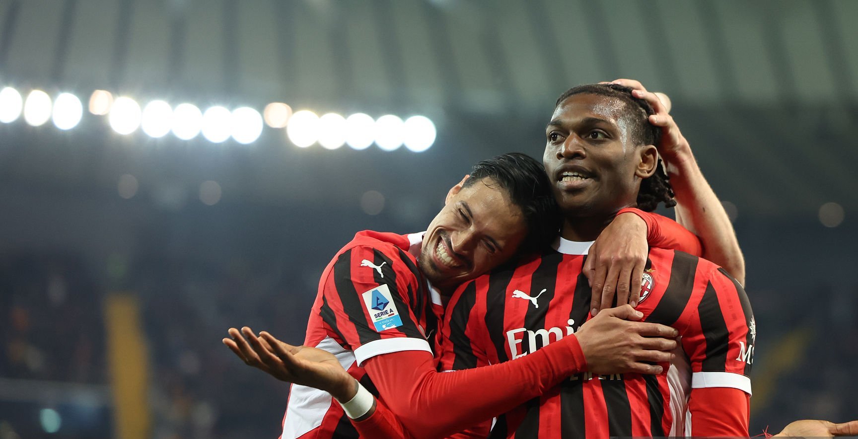 (VIDEO) Milani realizon 2 gola në 3 minuta ndaj Udinese, mbyllet në avantazh pjesa e parë