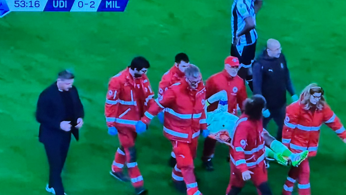VIDEO/ Përplasja e fortë e lojtarëve të Milanit që krijoi panik, Maignan u largua me barrelë për në spital