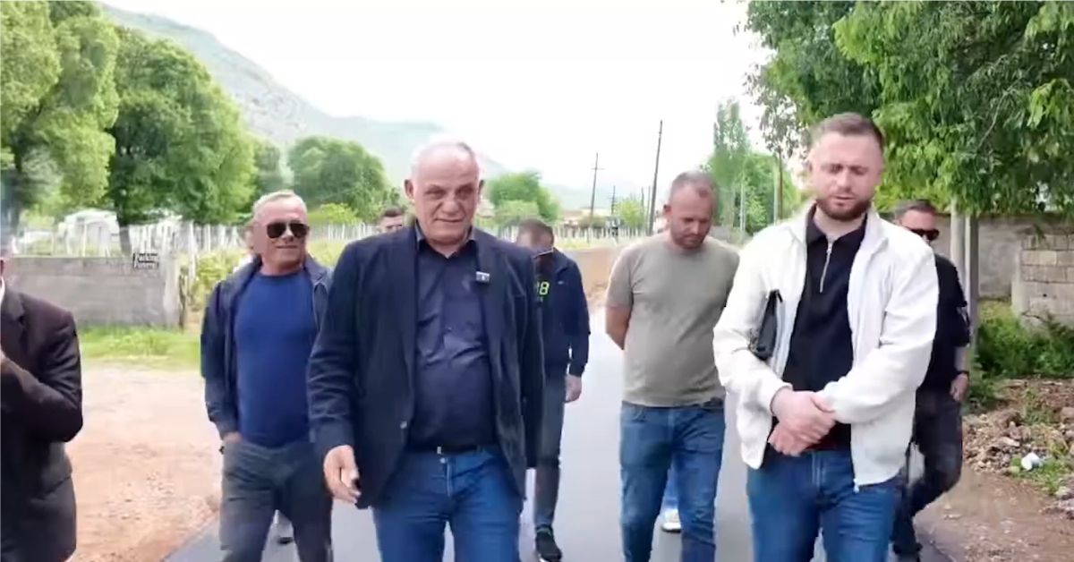 VIDEO – “Përshkon disa fshatra…”, përfundon rruga Aliaj- Marshej, kryebashkiaku Marinaj: Nxit turizmin dhe ekonominë