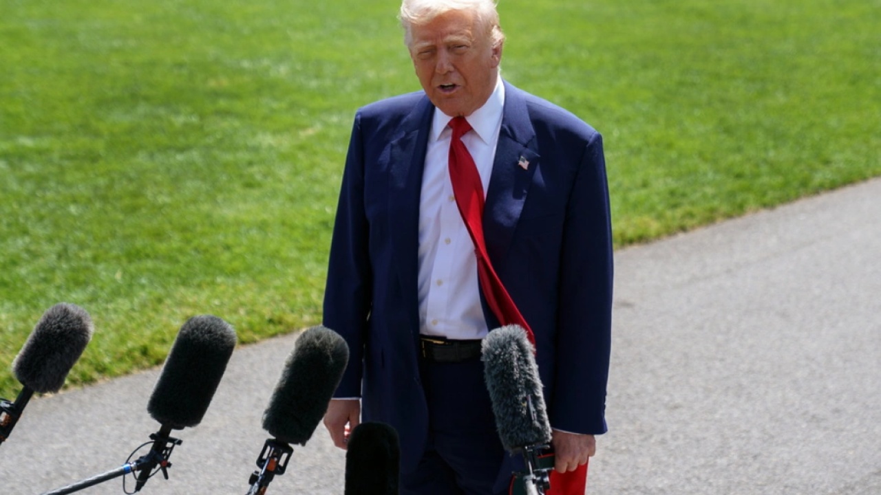 VIDEO/ Pyetet se kush duhet të jetë Papa i ri, Trump bën shaka: Do të doja të isha unë!