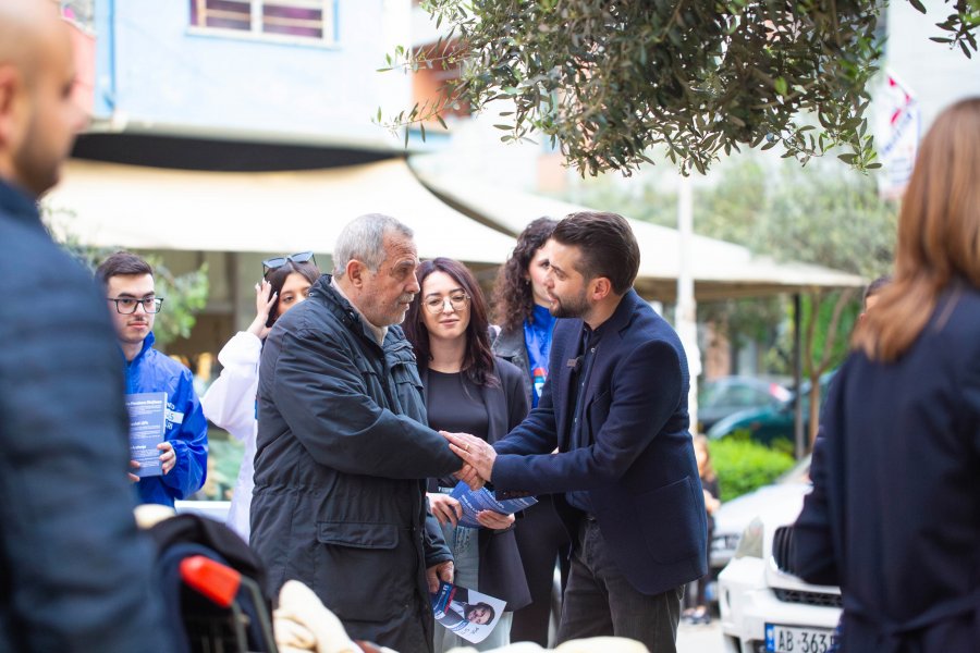 Video/ Tenderi i ri i uniformave, Muçollari ironizon kandidatin e Ramës: Thojini Plarentit se…