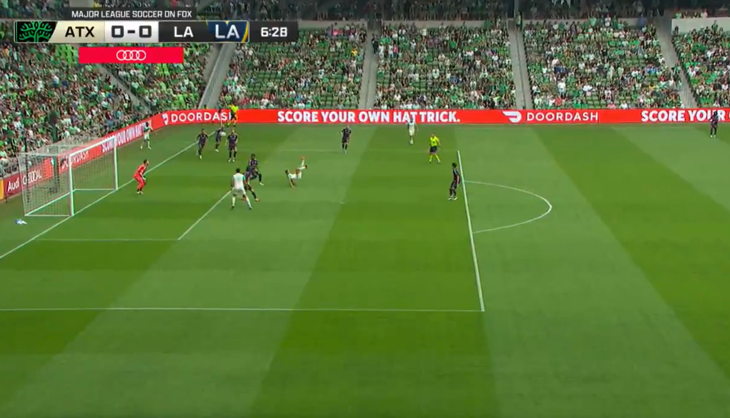 VIDEO/ Uzuni provon spektaklin në Amerikë, roveshata e Myrtos shkon pranë traut të portës