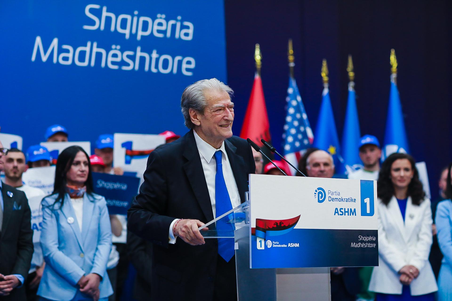 “Visit të Pojës, Suel Çelës, Shytëve, u them se…”, Berisha paralajmëron nga Durrësi: Për çdo votë të vjedhur, do keni një vit më shumë dënim