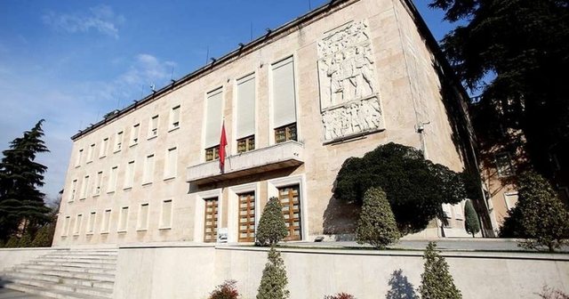 VKM për sigurinë në shkolla: Gjimnazet më shumë se 900 nxënës do të kenë dy oficerë policie