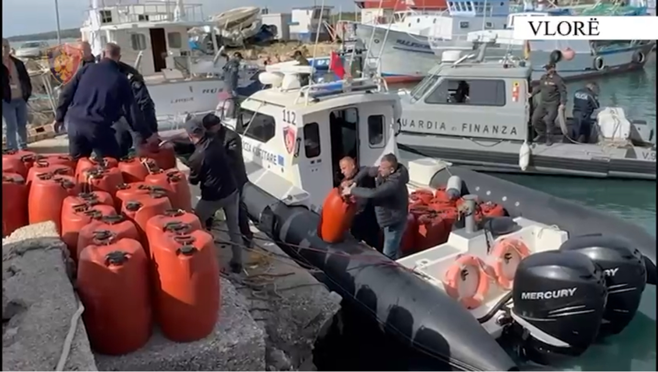 Vlorë – Intensifikohen kontrollet në det, sekuestrohen 43 bidona me lëndë hidrokarbure