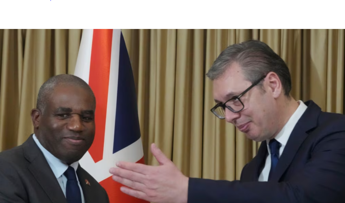 Vuçiç bisedon me sekretarin e Jashtëm britanik për Kosovën dhe situatën në Bosnje