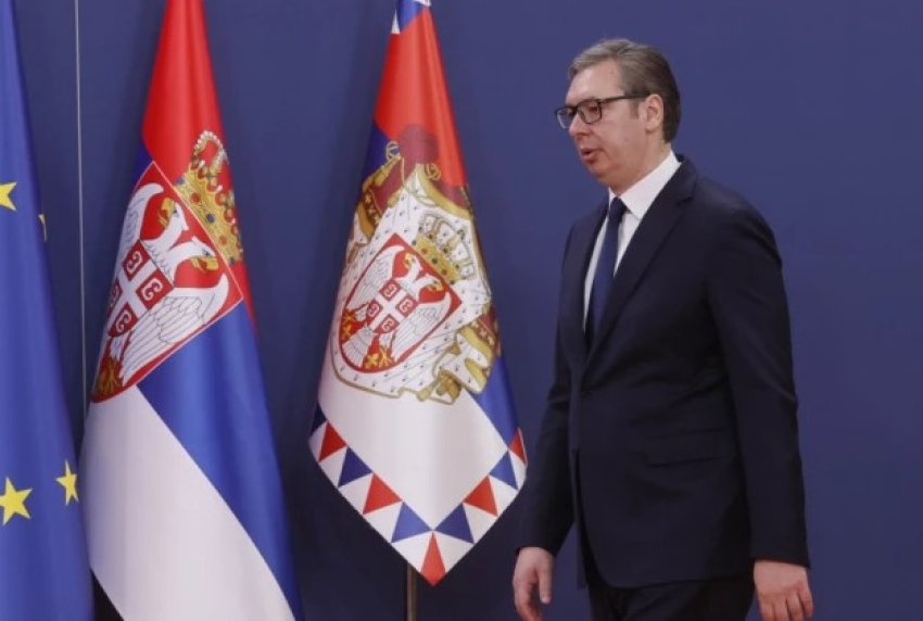 Vuçiç në Rusi për “Ditën e Fitores”, presidenti serb shpërfill qëndrimin e Brukselit: Mund të përballemi edhe me sanksione